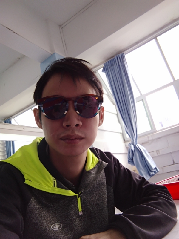 五华移民男的第一张照片--汕尾相亲服务中心