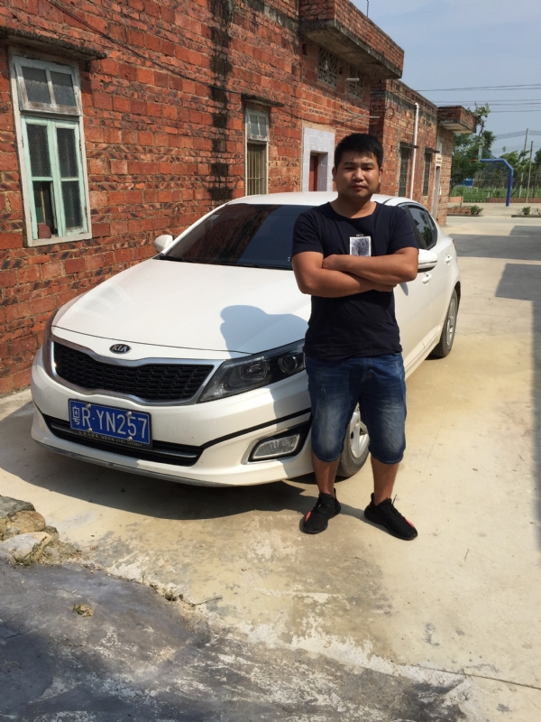 独坐街头的第三张照片--汕尾相亲服务中心