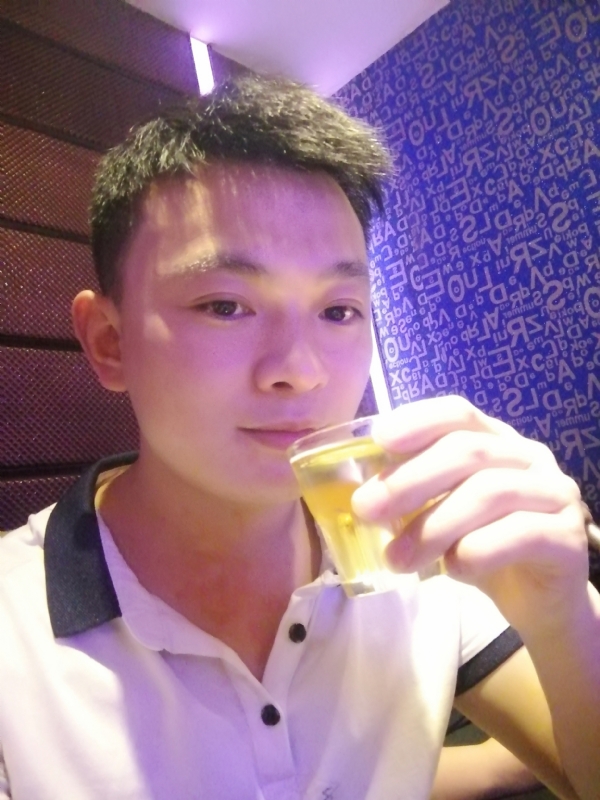 幸福的拥抱的第一张照片--汕尾相亲服务中心