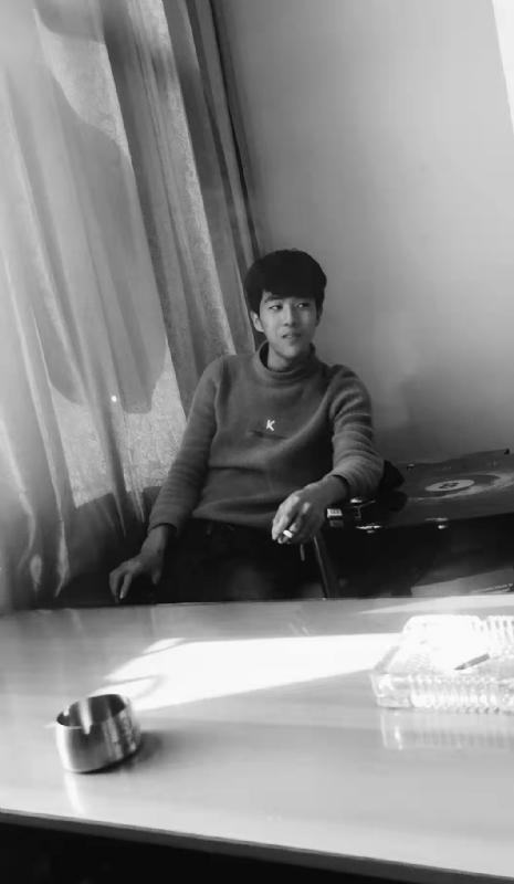 酷似小丑的第二张照片--汕尾相亲服务中心