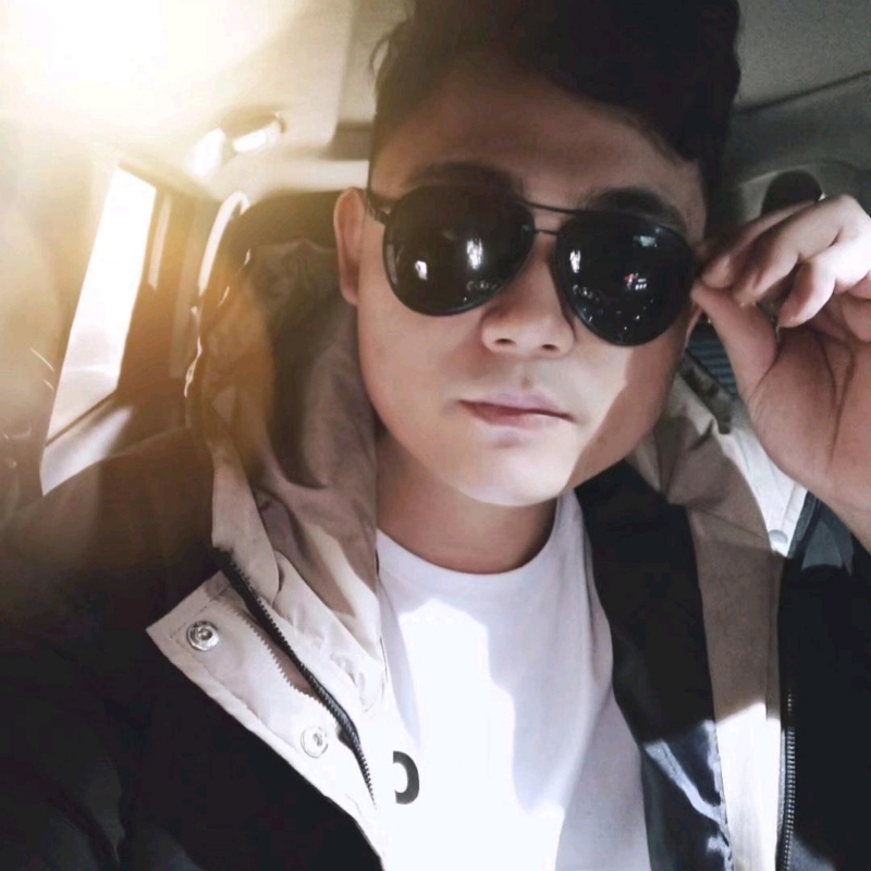 高大威武的第三张照片--汕尾相亲服务中心